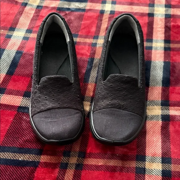 Elegant Black Women's Shoes - Picture 2 of 4